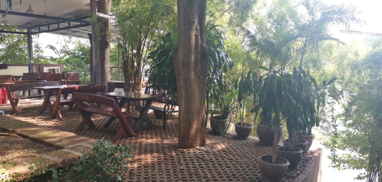 T&T Hostel Kanchanaburi Exterior foto