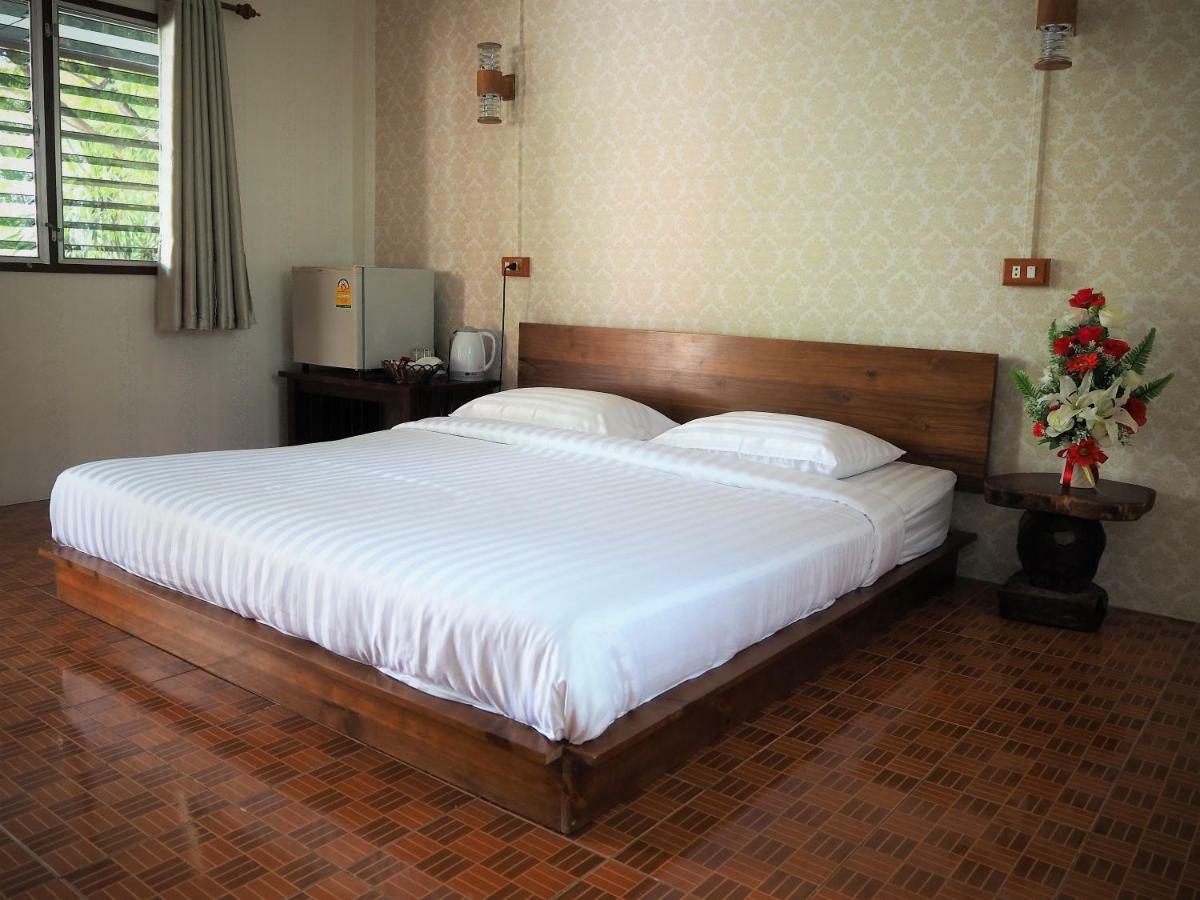 T&T Hostel Kanchanaburi Exterior foto